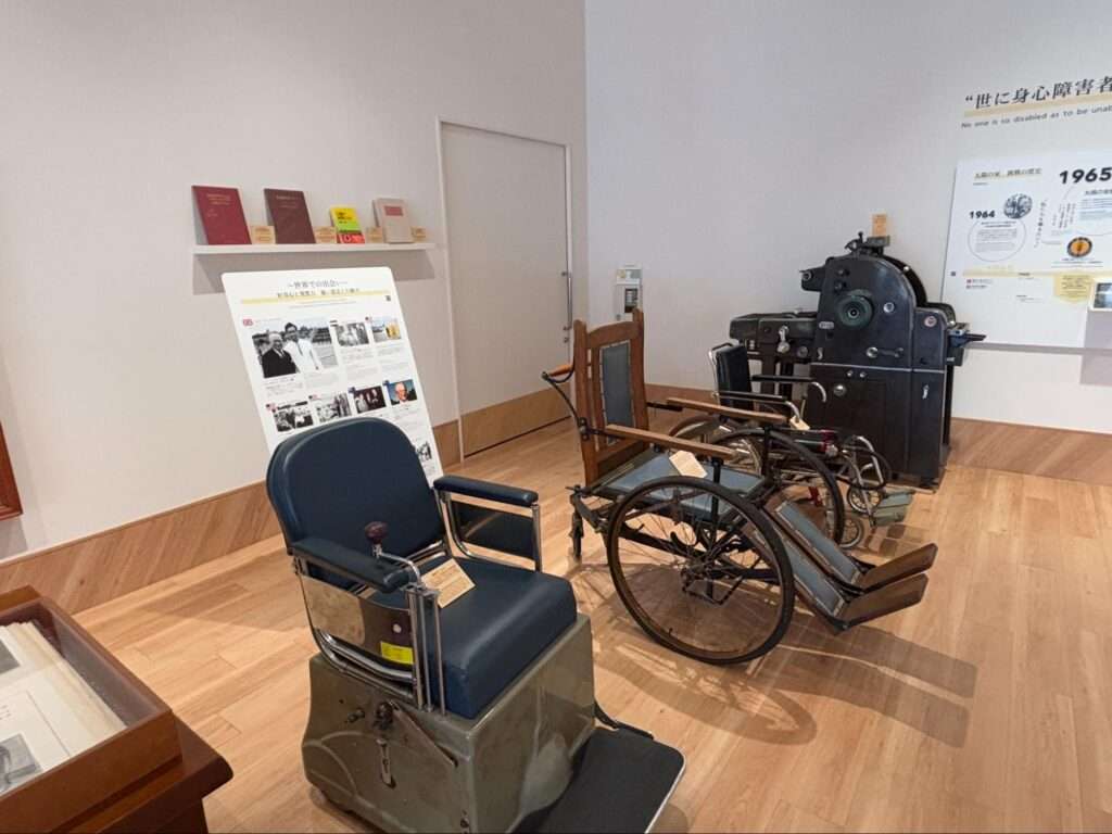 大戦中の車いすなど、歴史ある福祉用具の展示