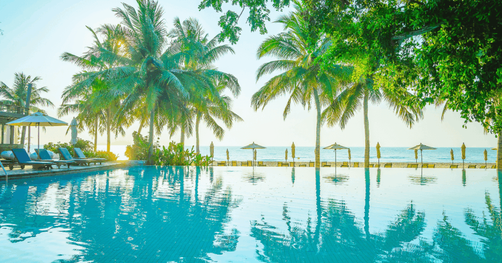 リゾートホテルのプール