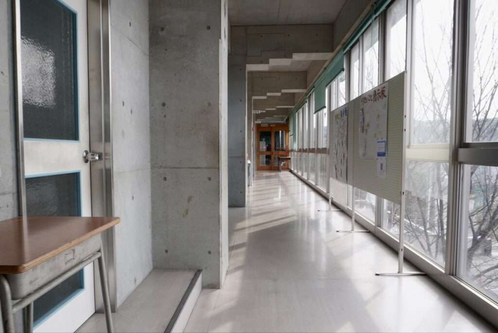 FCI 里山校　廊下