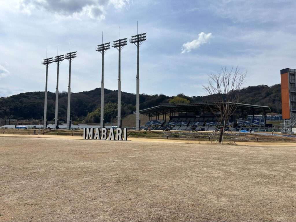 フェンスのないアシックス里山スタジアム　
