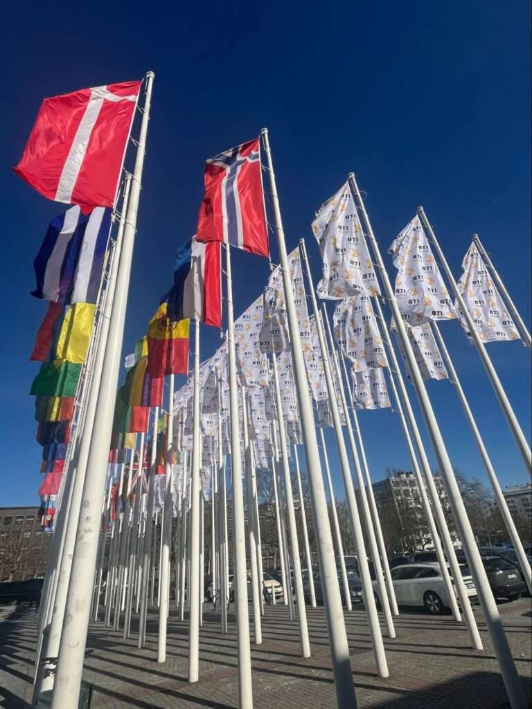 ITBベルリン 各国フラッグ