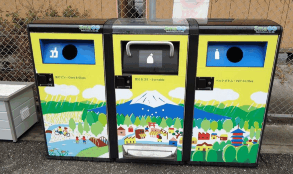 京都でオーバーツーリズムによって発生しているゴミ問題への対策に導入されたスマートゴミ箱