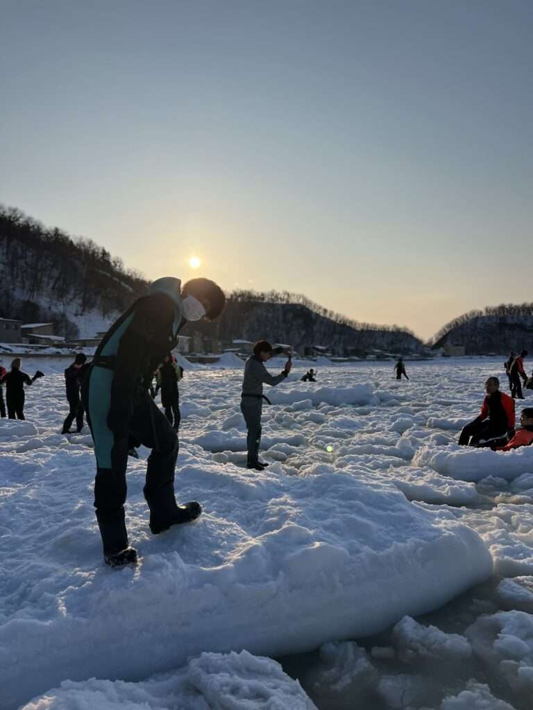LANTOKO 流氷遊ウォーク(流氷ガイド)の様子