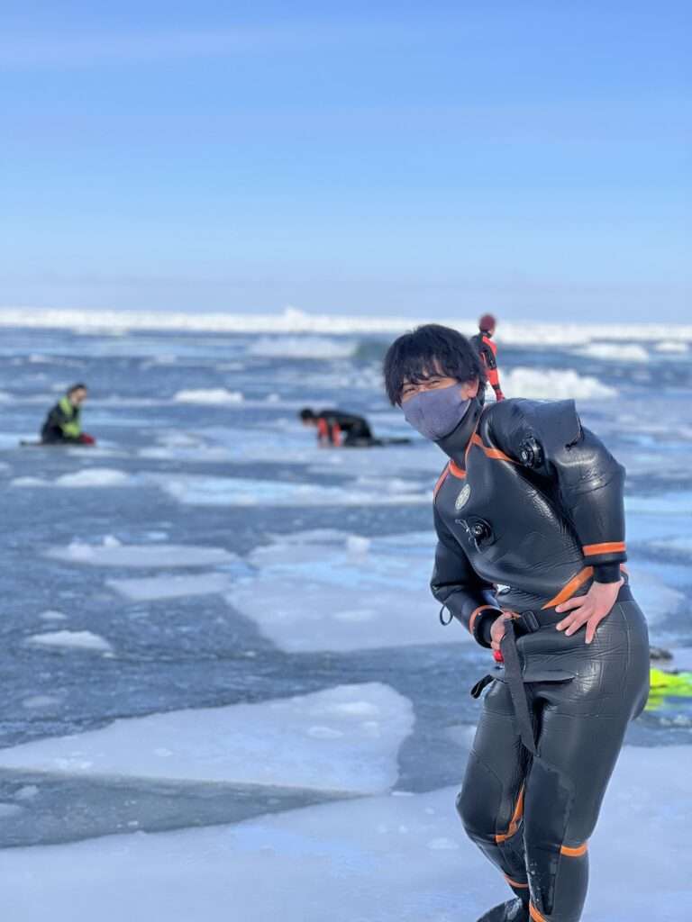 LANTOKO 流氷遊ウォーク(流氷ガイド)中の圓子瑞樹さん